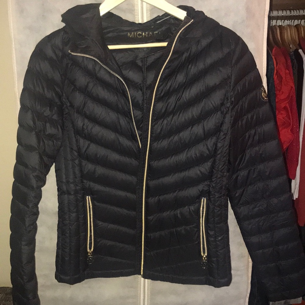 Warm and convenient storage on the go